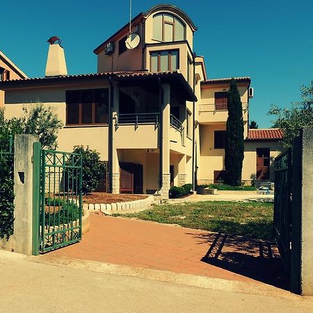 Stoja Apartment Pula Exterior photo